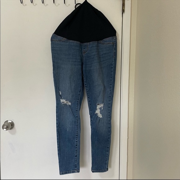 Bundle of maternity shirts and strechable jeans pants - Picture 9 of 11